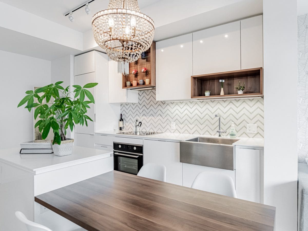 383 Sorauren Avenue, Suite 618 | The Condo Lounge
